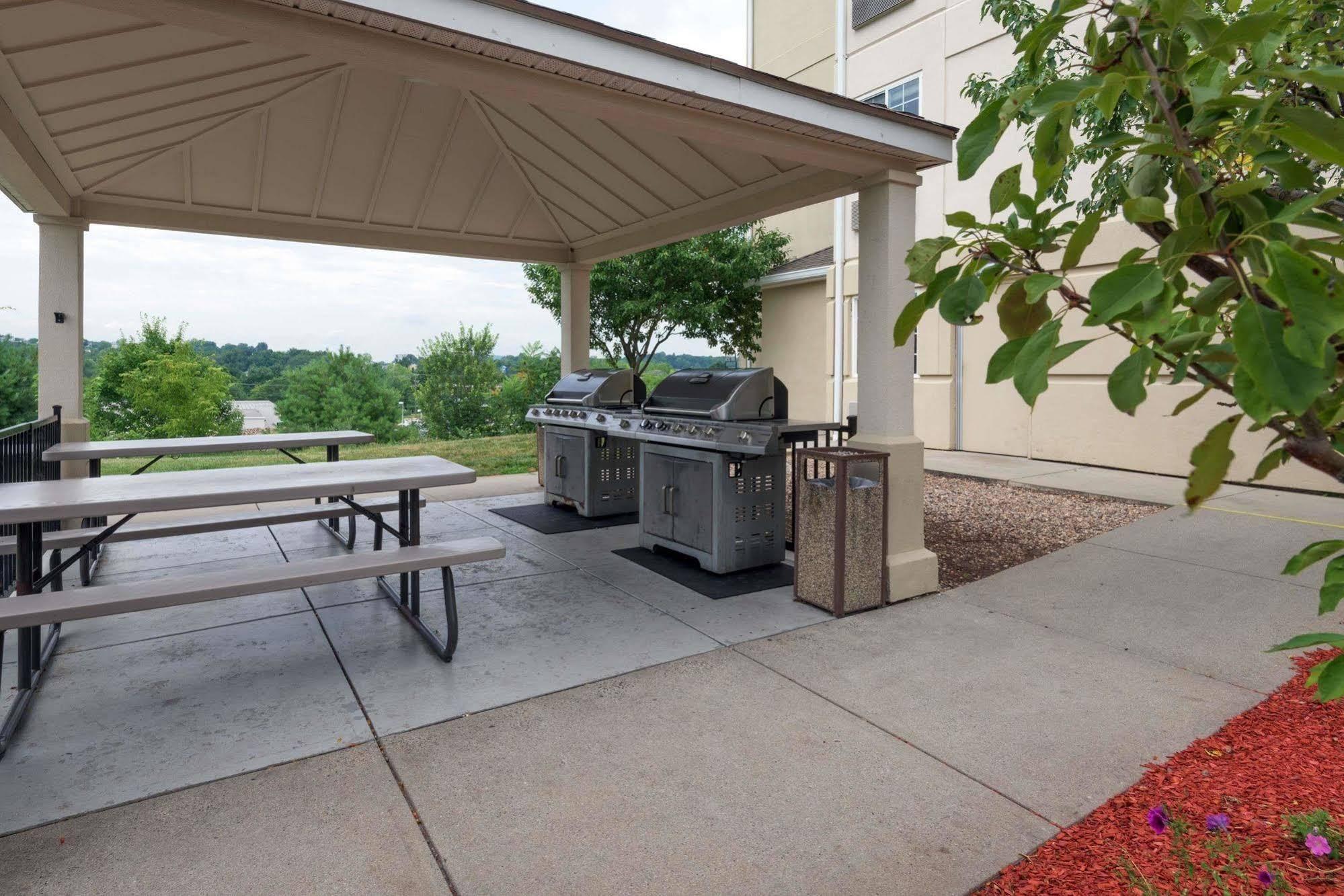 Mainstay Suites Hartford Meriden Exterior foto